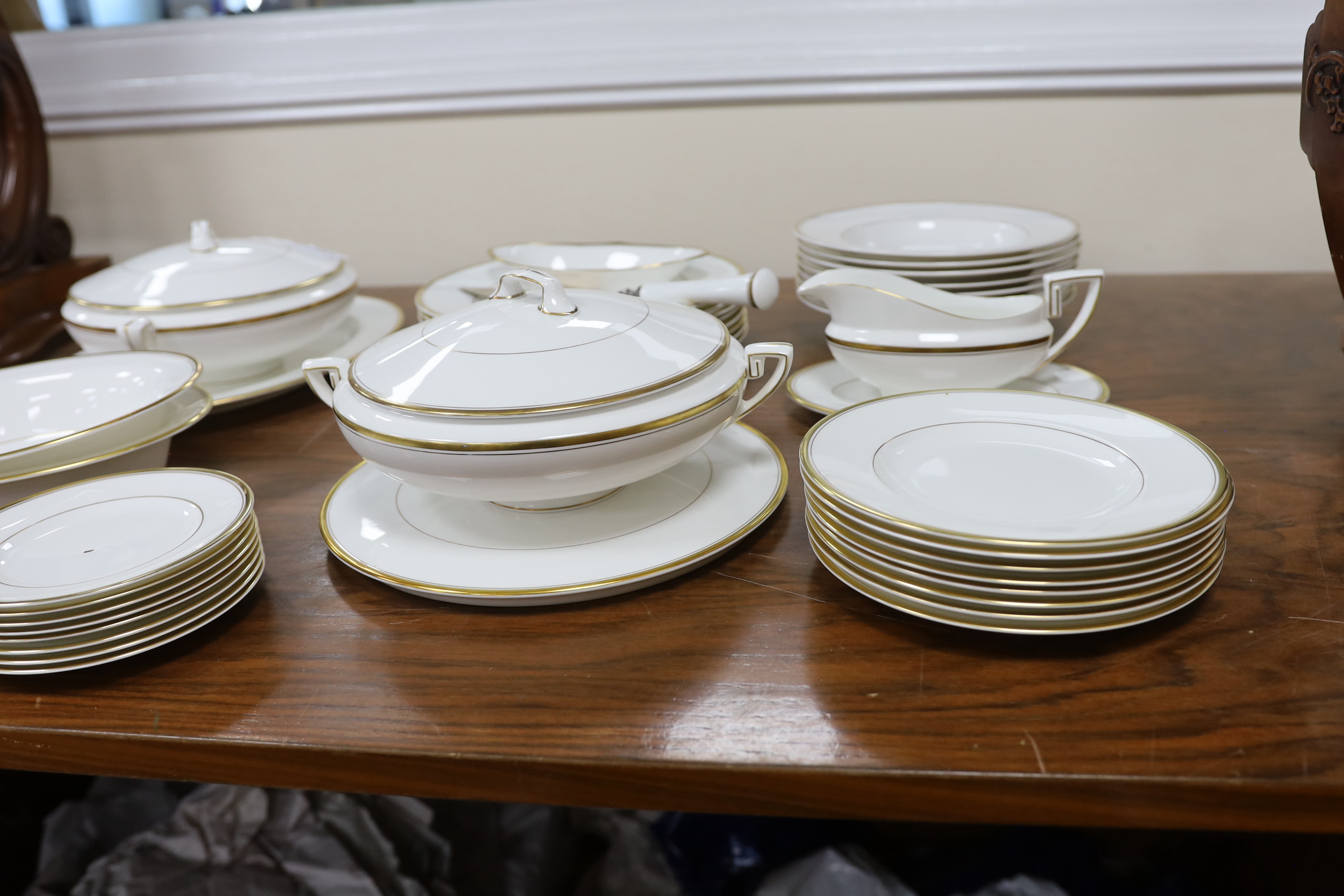 A Worcester ‘Viceroy’ part dinner service, including a bread/cake plate and a cake slice